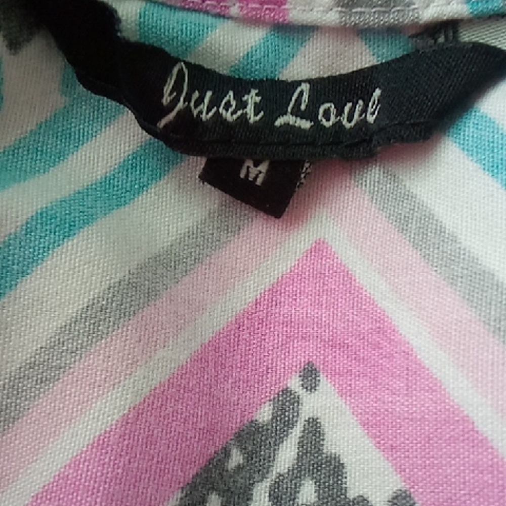 Colorful Chevron Patterned Top - Picture 3 of 5